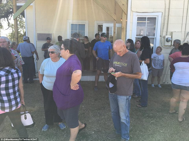 Hiện trường vụ xả súng đẫm máu tại nhà thờ Mỹ